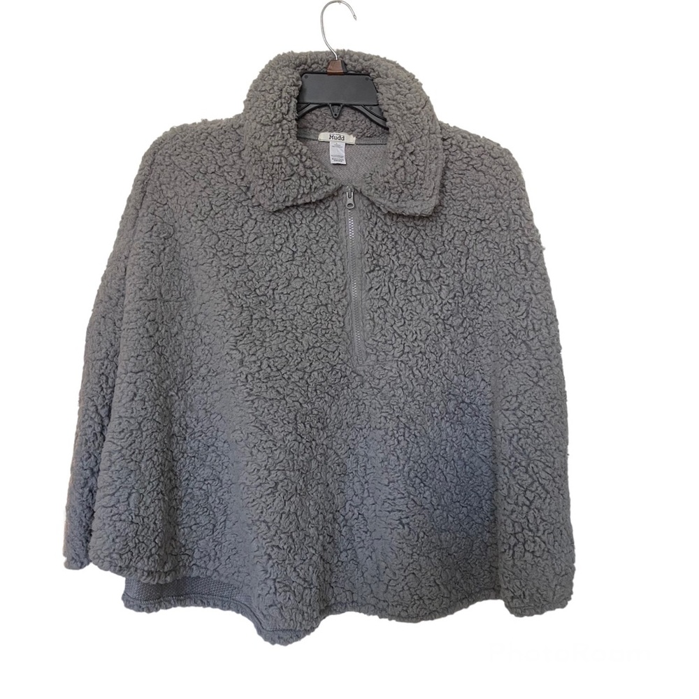 Mudd Faux Fur Gray zip up Poncho.   One size